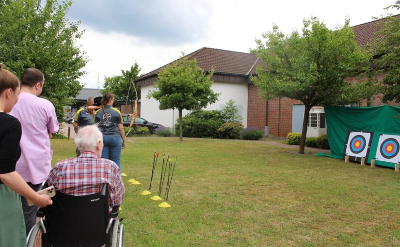 Ein Volltreffer für Junggebliebene – Die Bogenabteilung des SK Stelle beim Sommerfest im Hainfelder Hof